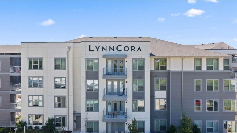 LynnCora